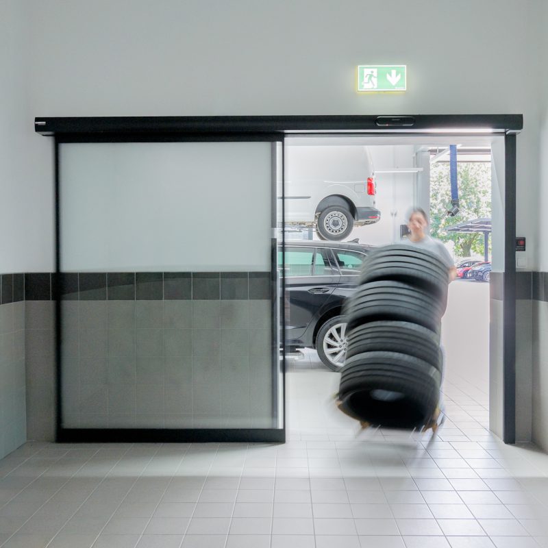 Automobilski salon Porsche & CUPRA | AB Biro